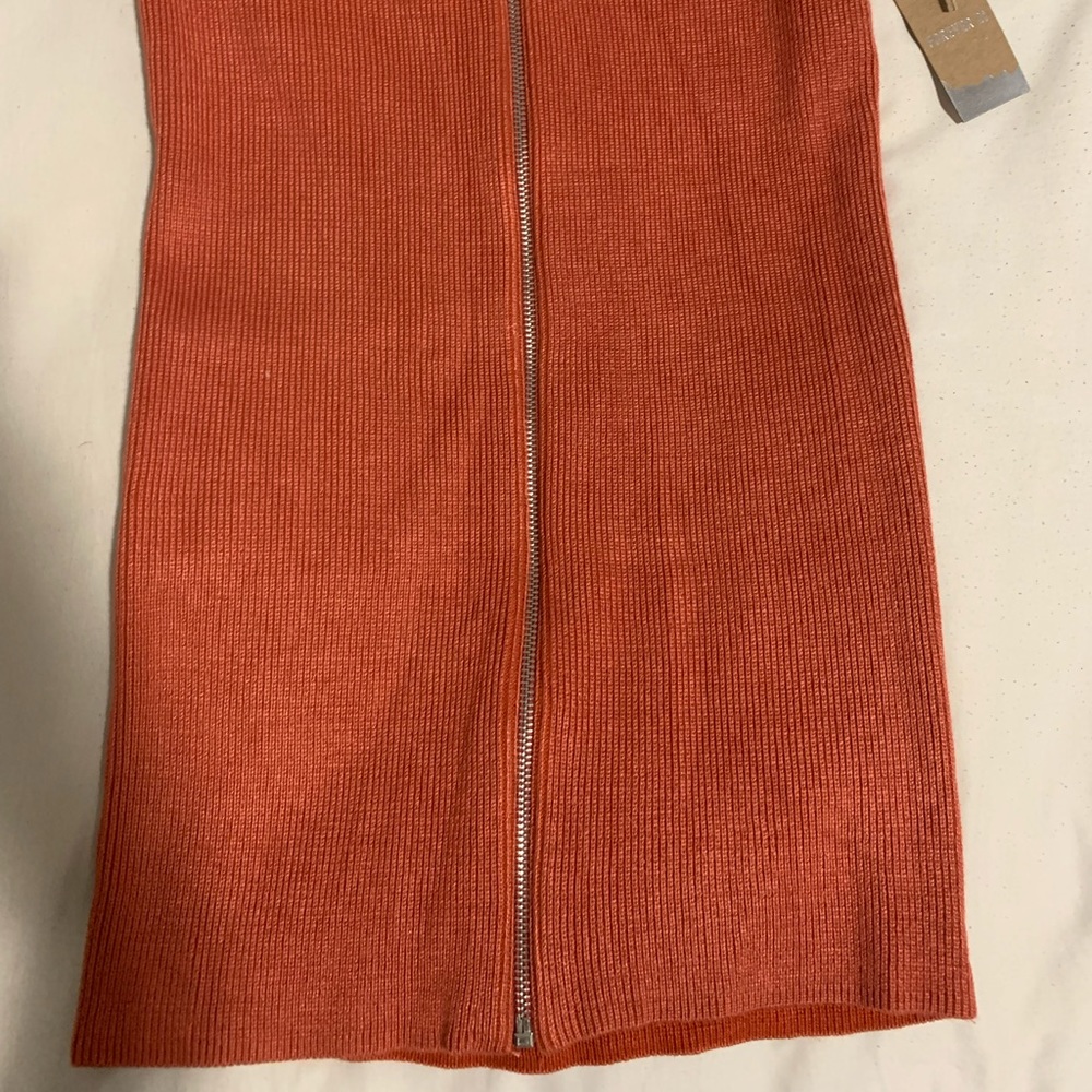 Sweater knit front zip skirt, with tag